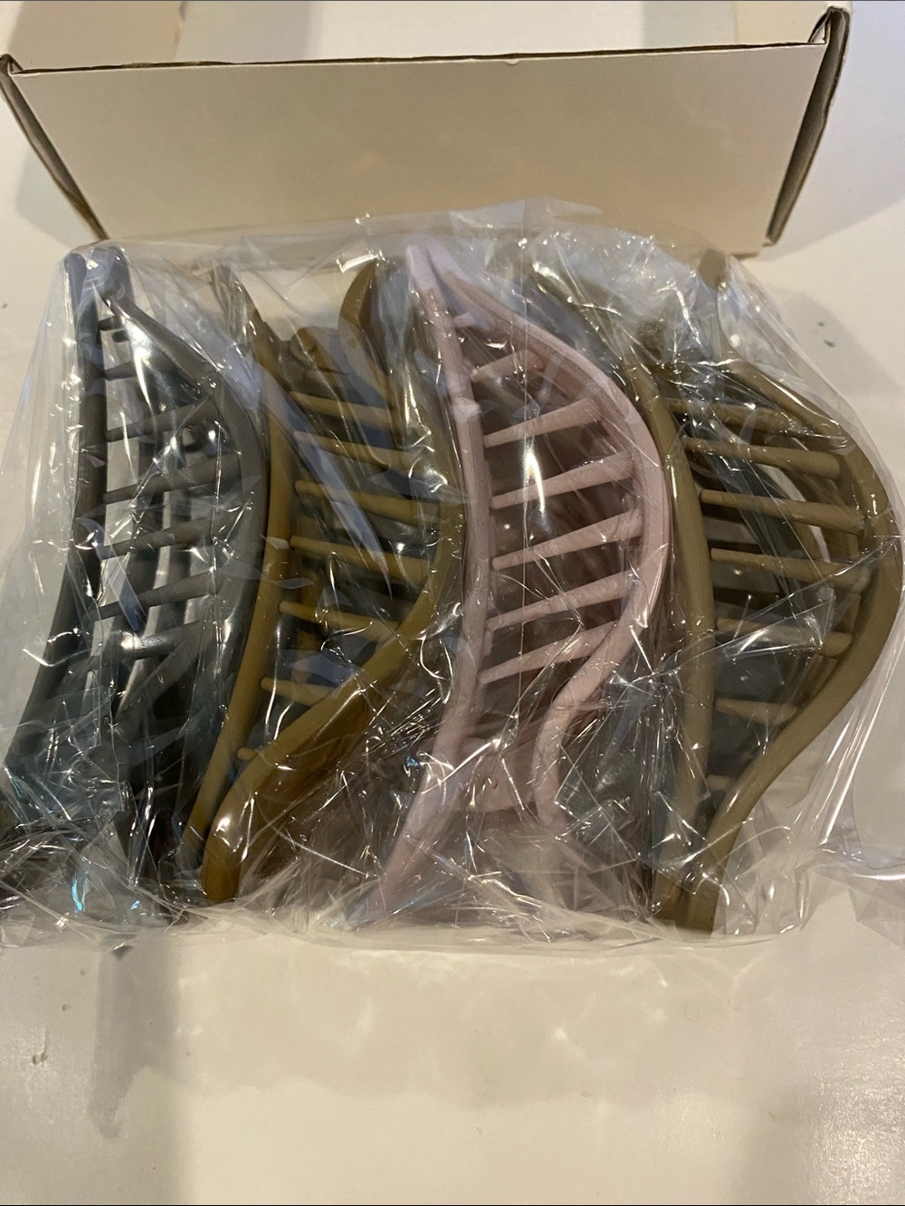 NIB Set of 4 Medium Flat Hair Clips